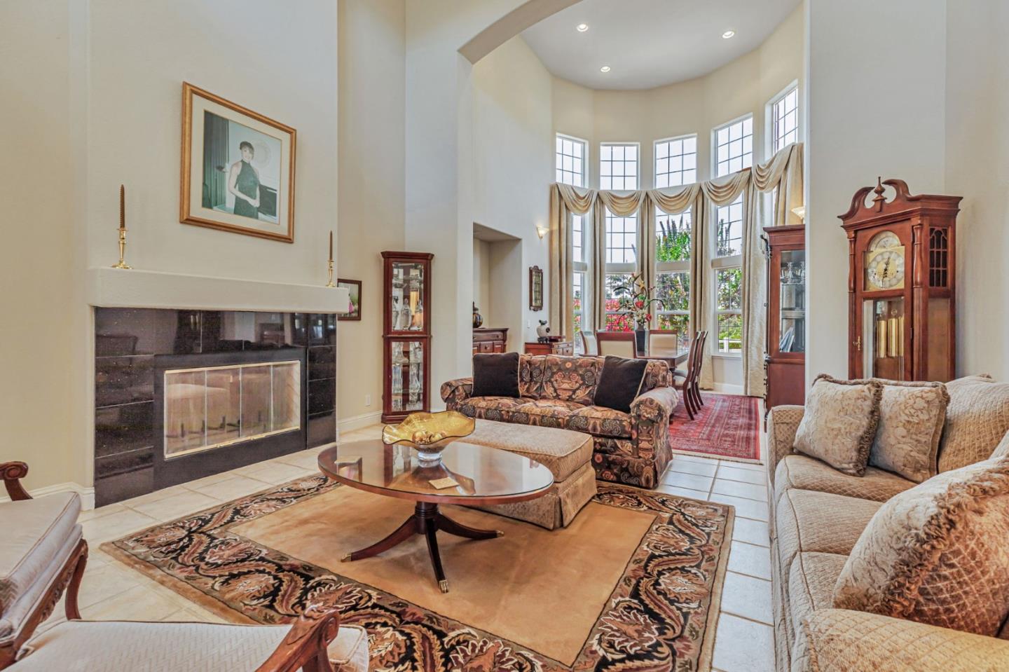 Hollister, California, 95023, United States, 5 Bedrooms Bedrooms, ,4 BathroomsBathrooms,Residential,Active,1904181