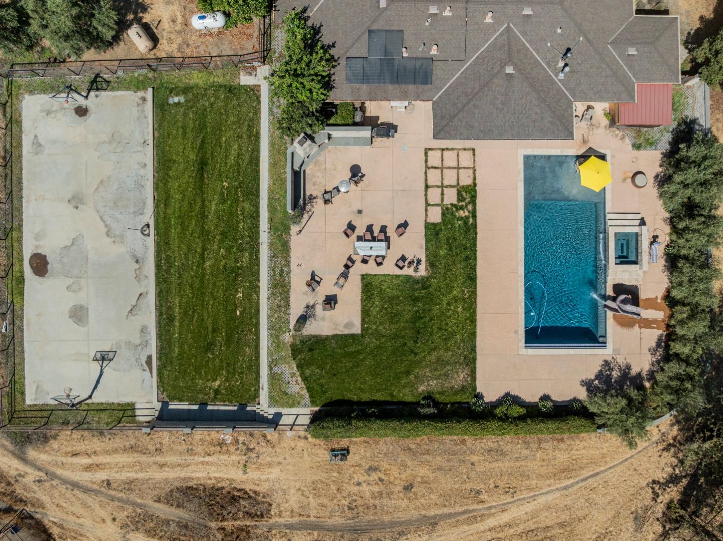 Hollister, California, 95023, United States, 4 Bedrooms Bedrooms, ,4 BathroomsBathrooms,Residential,Active,1943799