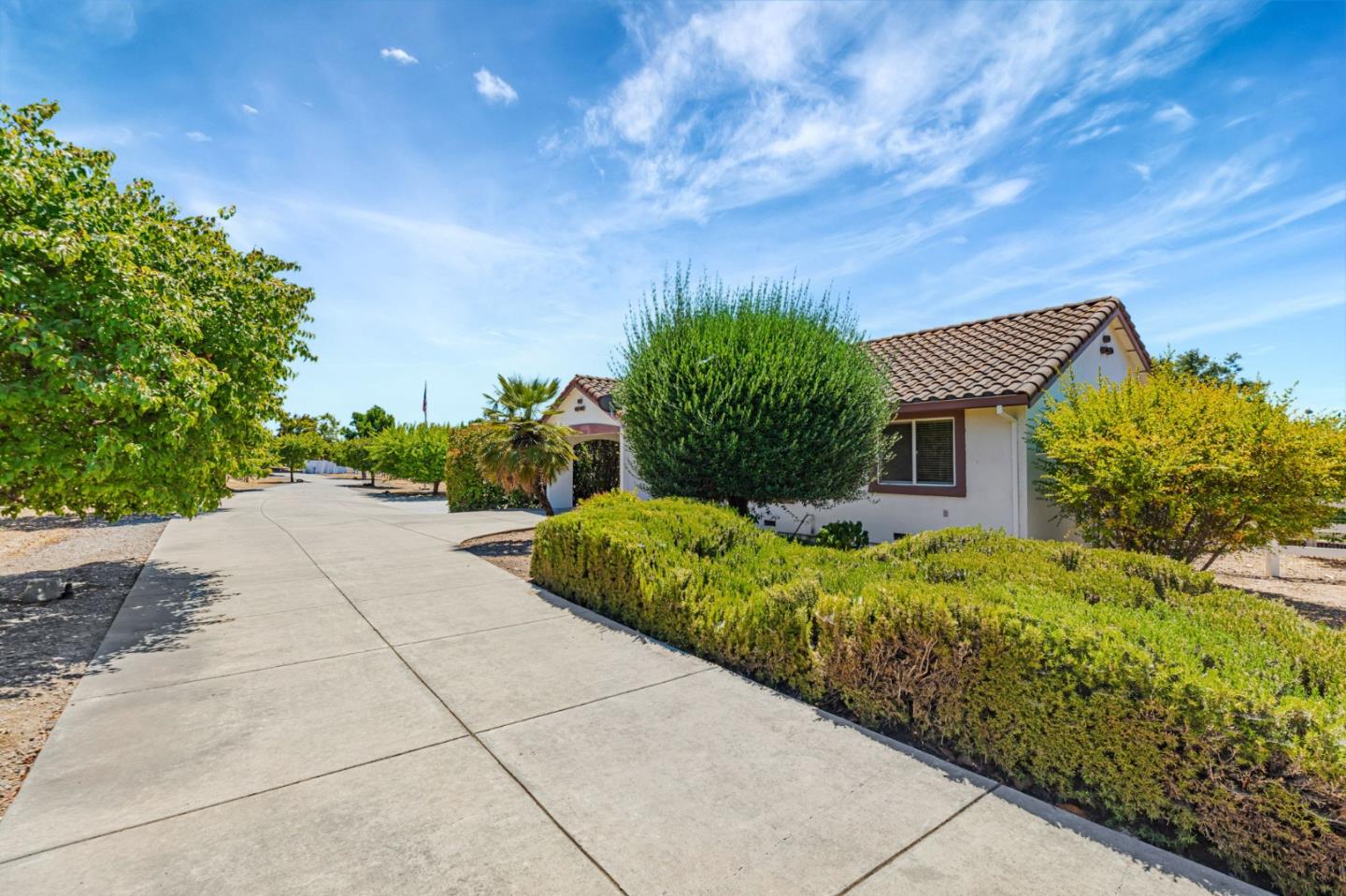 Hollister, California, 95023, United States, 5 Bedrooms Bedrooms, ,4 BathroomsBathrooms,Residential,Active,1904181