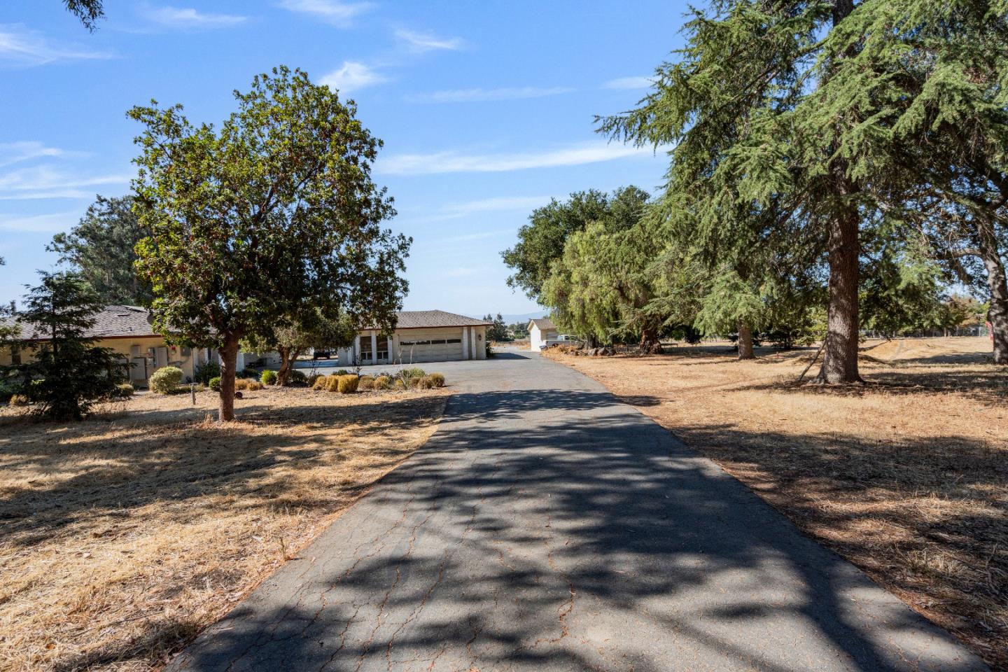 Hollister, California, 95023, United States, 4 Bedrooms Bedrooms, ,4 BathroomsBathrooms,Residential,Active,1943799