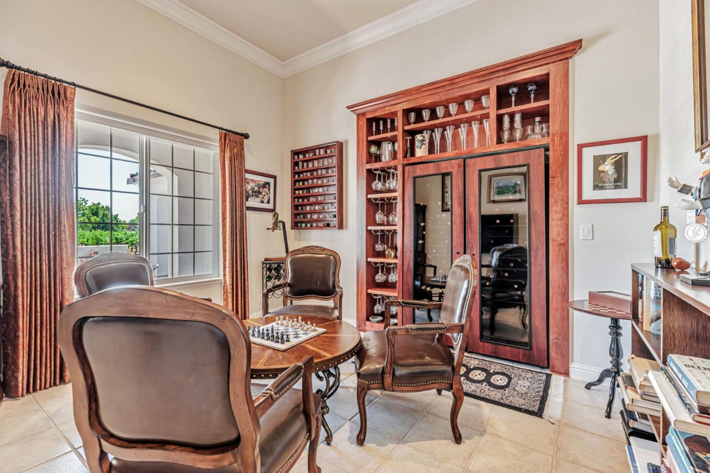 Hollister, California, 95023, United States, 5 Bedrooms Bedrooms, ,4 BathroomsBathrooms,Residential,Active,1904181