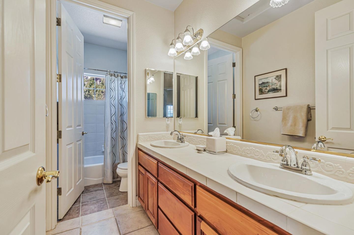 Hollister, California, 95023, United States, 5 Bedrooms Bedrooms, ,4 BathroomsBathrooms,Residential,Active,1904181
