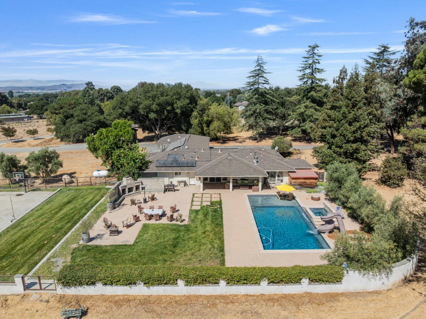 Hollister, California, 95023, United States, 4 Bedrooms Bedrooms, ,4 BathroomsBathrooms,Residential,Active,1943799