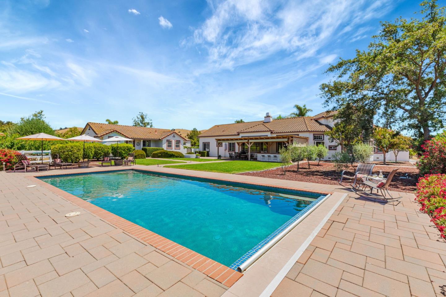 Hollister, California, 95023, United States, 5 Bedrooms Bedrooms, ,4 BathroomsBathrooms,Residential,Active,1904181