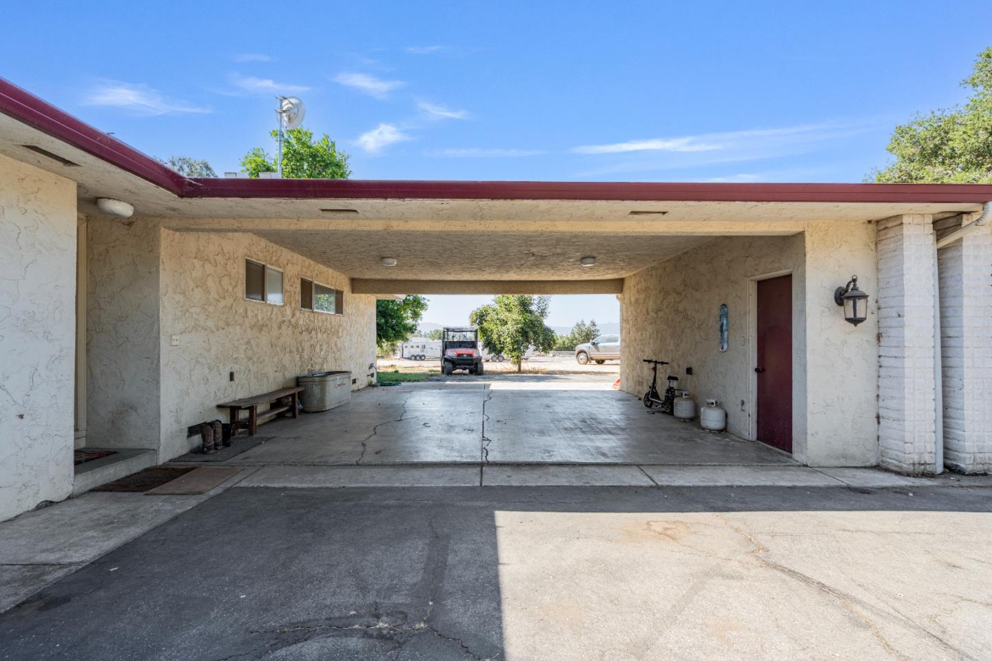 Hollister, California, 95023, United States, 4 Bedrooms Bedrooms, ,4 BathroomsBathrooms,Residential,Active,1943799