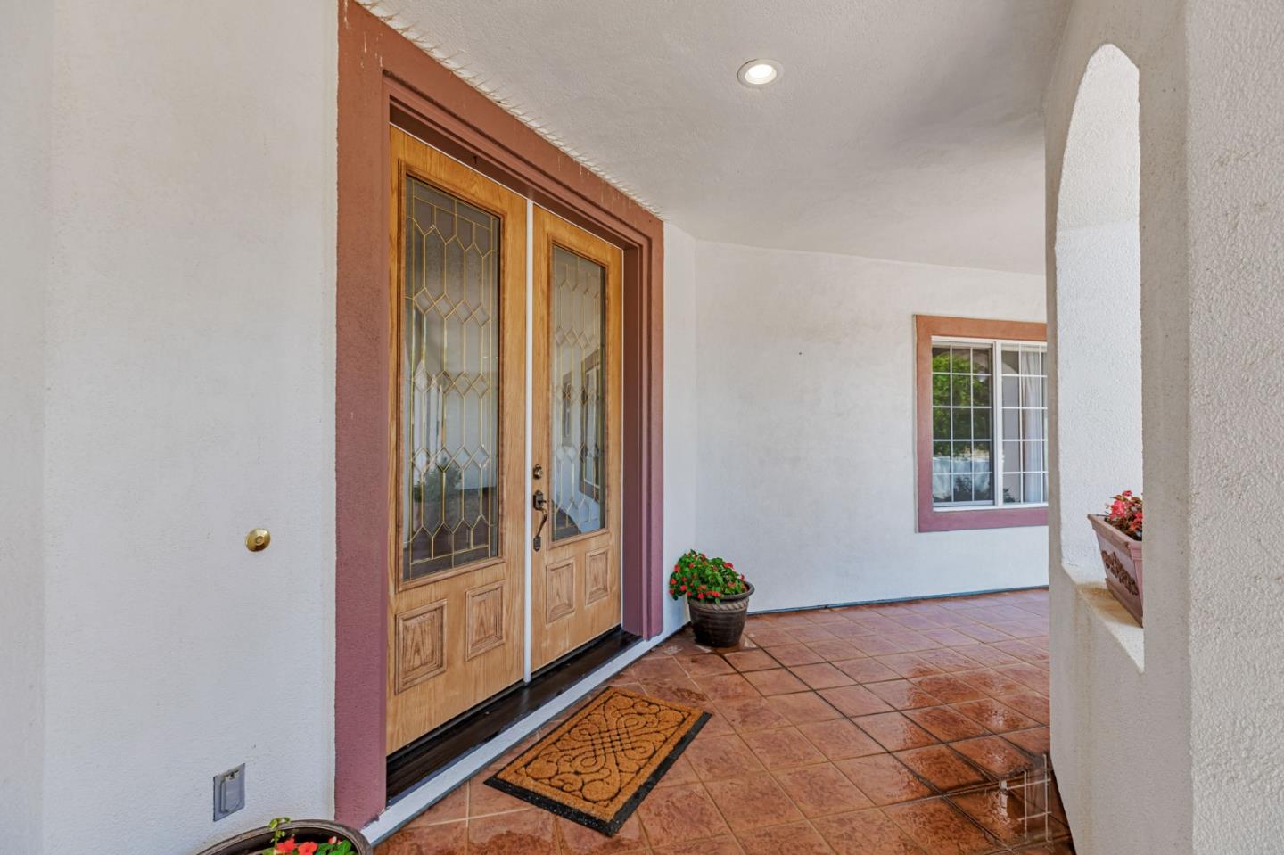 Hollister, California, 95023, United States, 5 Bedrooms Bedrooms, ,4 BathroomsBathrooms,Residential,Active,1904181