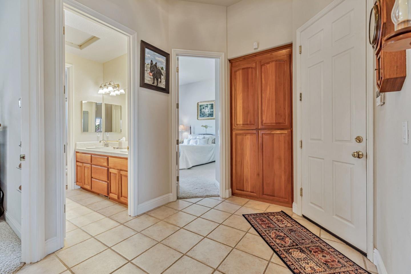 Hollister, California, 95023, United States, 5 Bedrooms Bedrooms, ,4 BathroomsBathrooms,Residential,Active,1904181