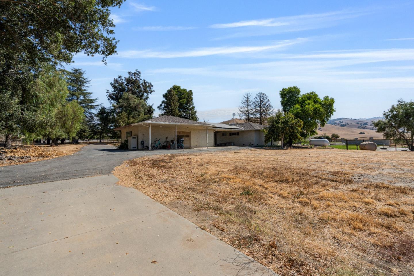 Hollister, California, 95023, United States, 4 Bedrooms Bedrooms, ,4 BathroomsBathrooms,Residential,Active,1943799