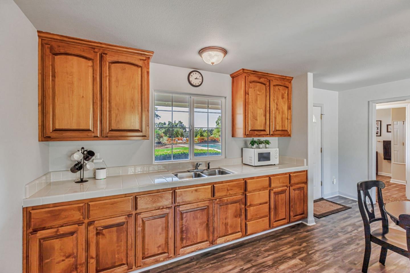 Hollister, California, 95023, United States, 5 Bedrooms Bedrooms, ,4 BathroomsBathrooms,Residential,Active,1904181