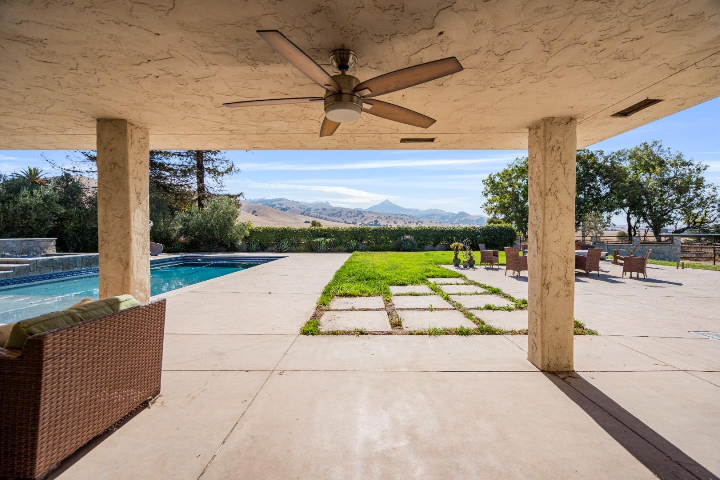 Hollister, California, 95023, United States, 4 Bedrooms Bedrooms, ,4 BathroomsBathrooms,Residential,Active,1943799