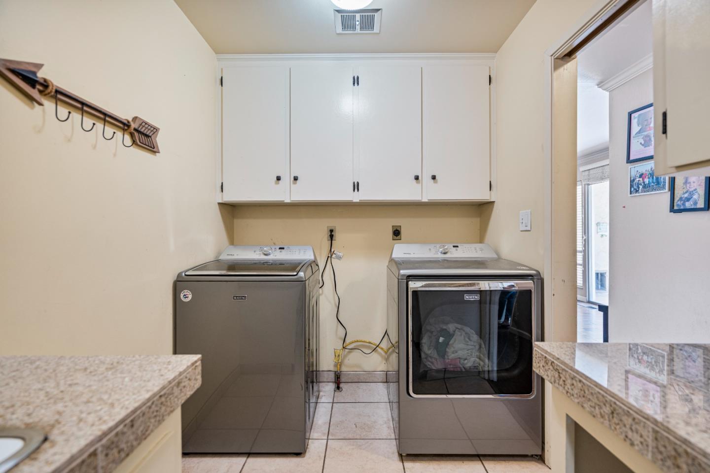 Hollister, California, 95023, United States, 4 Bedrooms Bedrooms, ,4 BathroomsBathrooms,Residential,Active,1943799