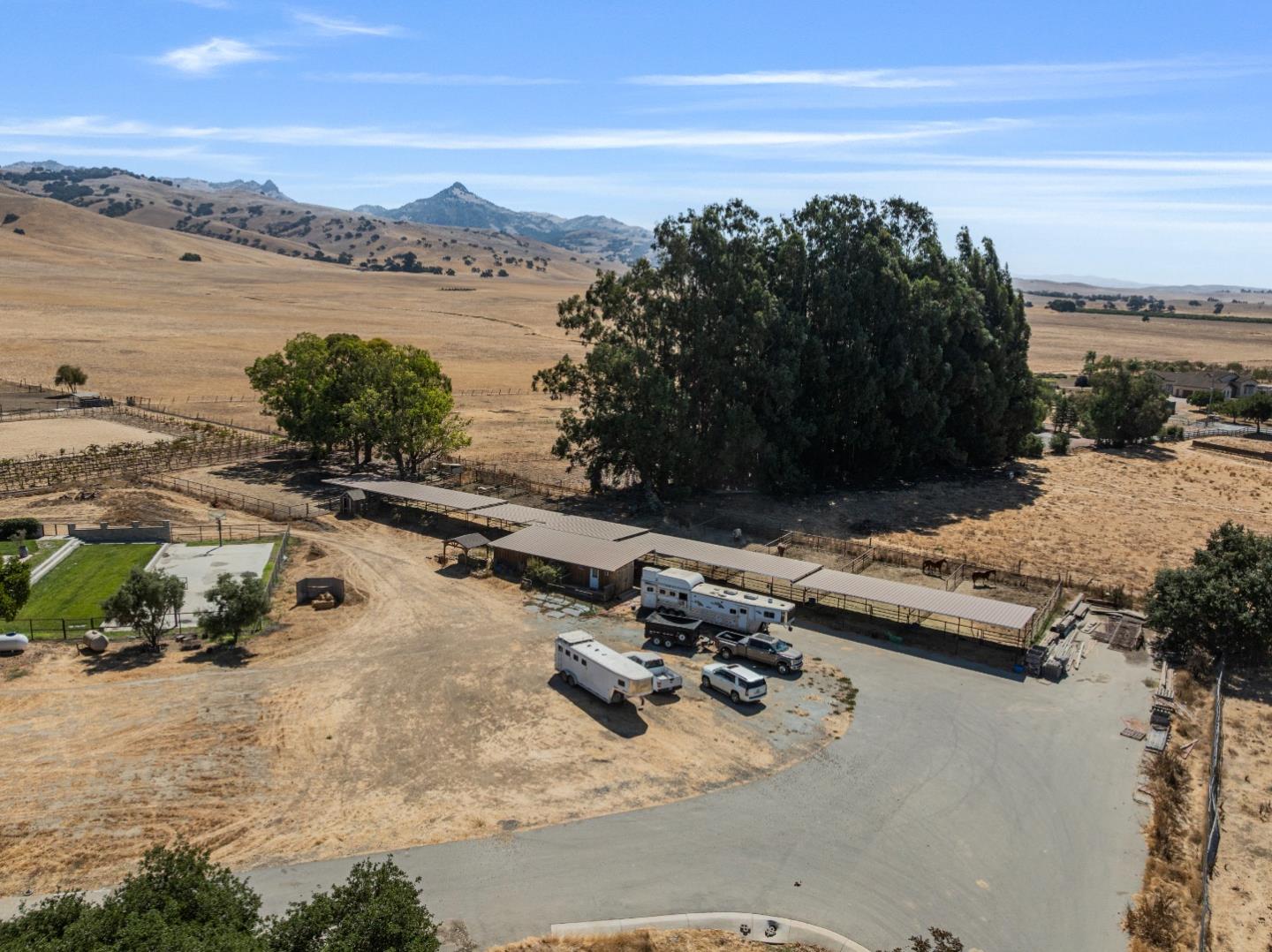 Hollister, California, 95023, United States, 4 Bedrooms Bedrooms, ,4 BathroomsBathrooms,Residential,Active,1943799
