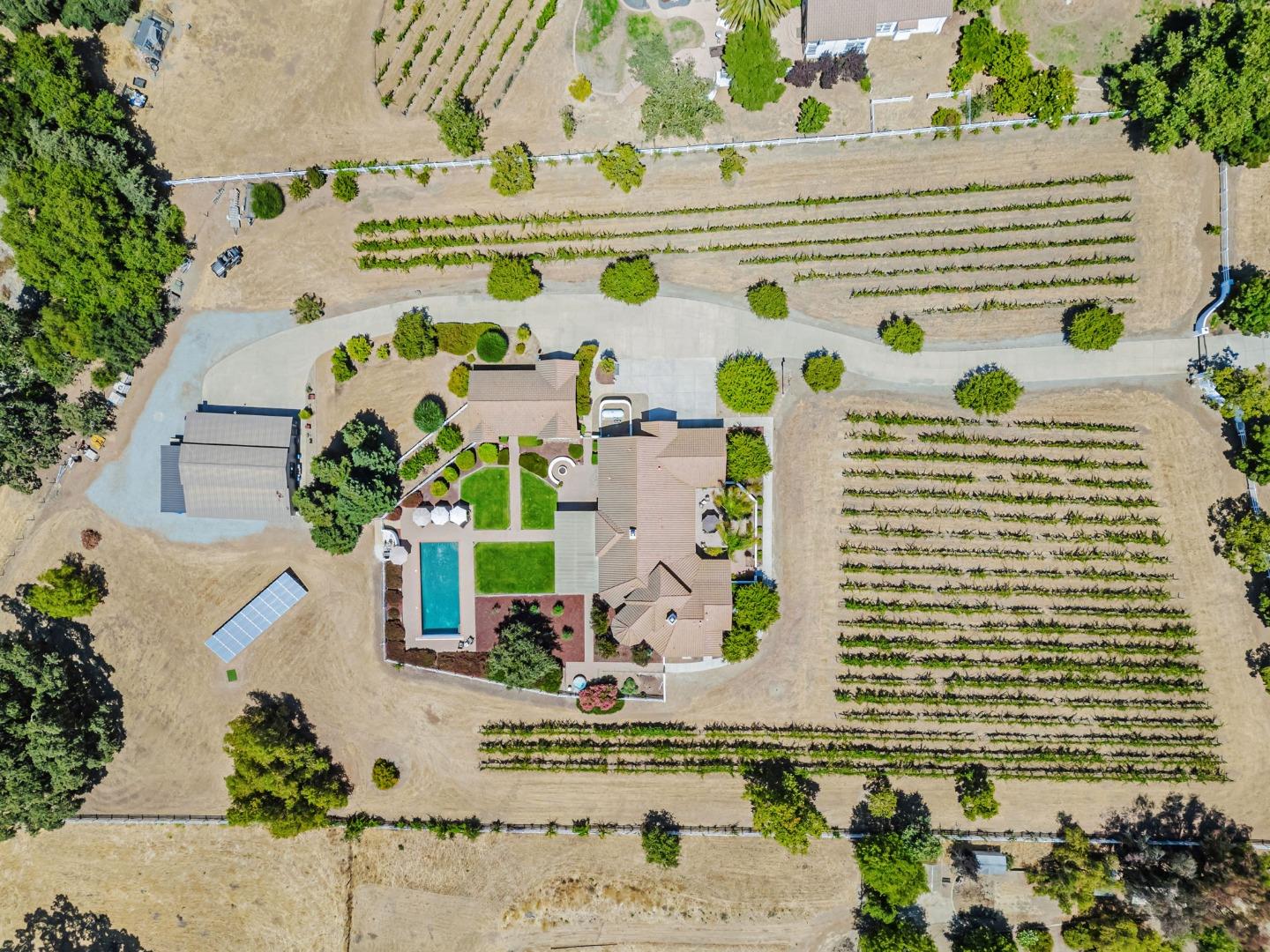 Hollister, California, 95023, United States, 5 Bedrooms Bedrooms, ,4 BathroomsBathrooms,Residential,Active,1904181
