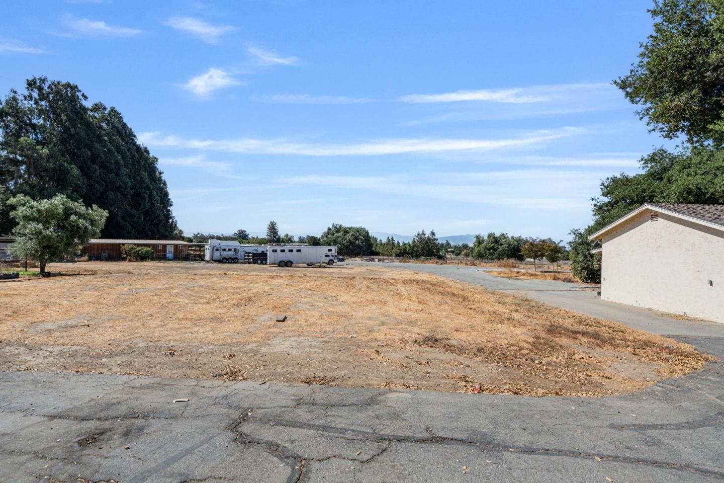 Hollister, California, 95023, United States, 4 Bedrooms Bedrooms, ,4 BathroomsBathrooms,Residential,Active,1943799