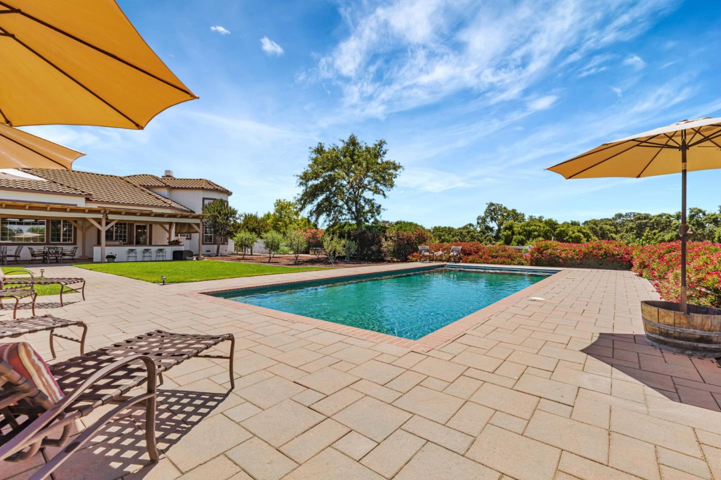 Hollister, California, 95023, United States, 5 Bedrooms Bedrooms, ,4 BathroomsBathrooms,Residential,Active,1904181