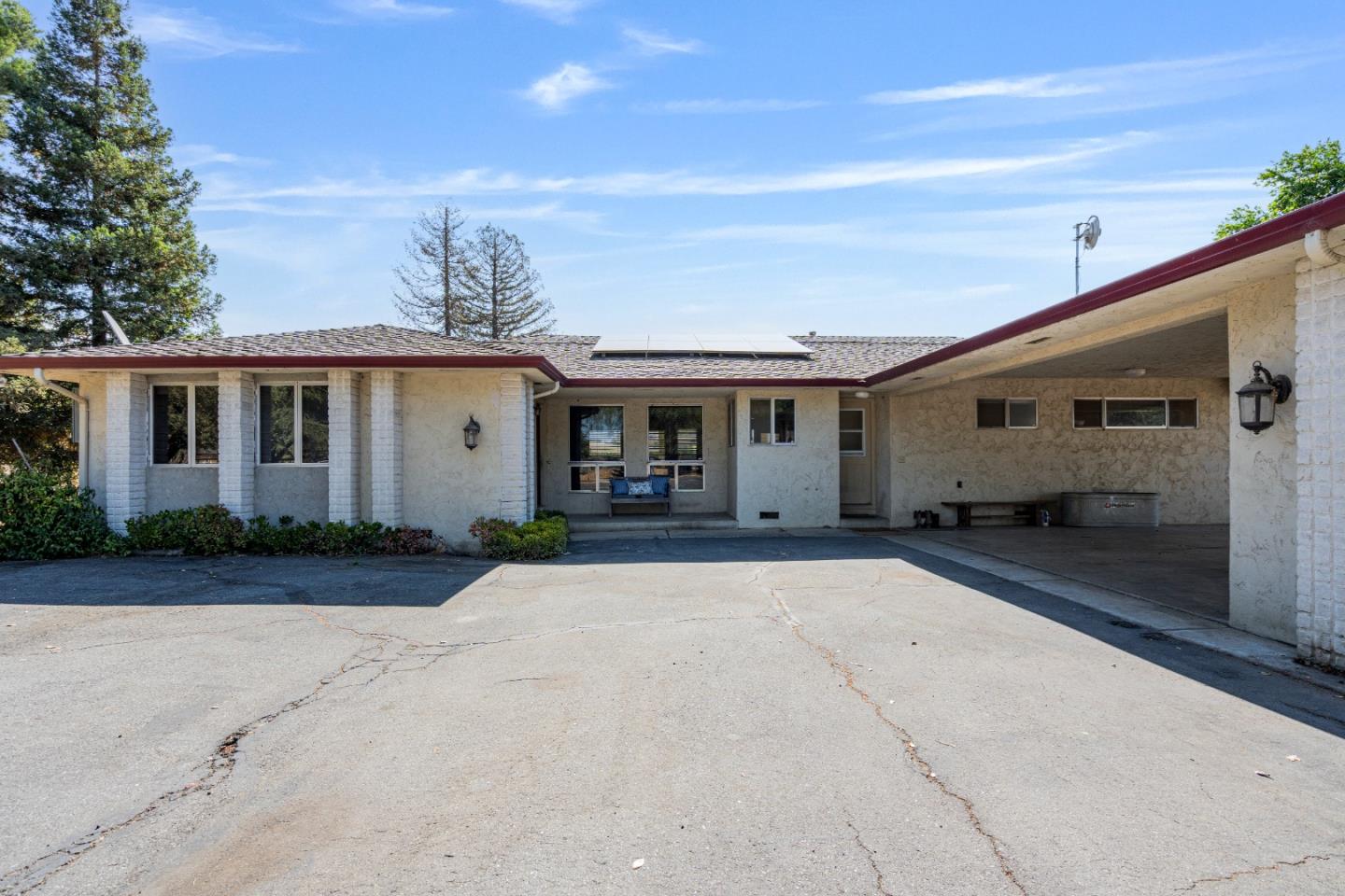 Hollister, California, 95023, United States, 4 Bedrooms Bedrooms, ,4 BathroomsBathrooms,Residential,Active,1943799