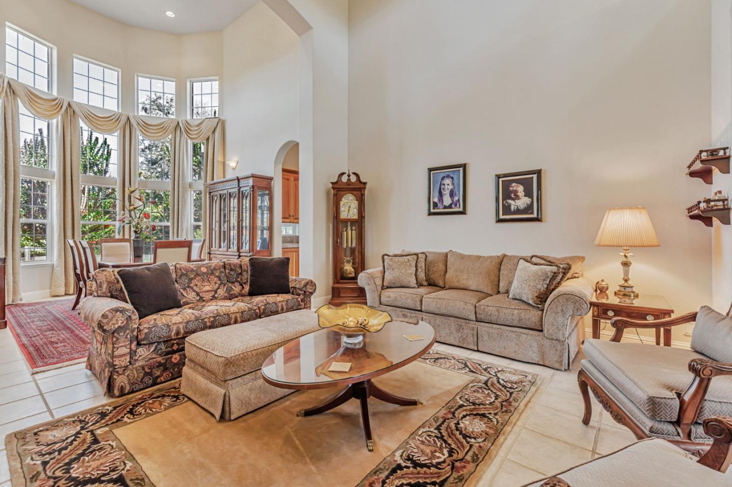 Hollister, California, 95023, United States, 5 Bedrooms Bedrooms, ,4 BathroomsBathrooms,Residential,Active,1904181