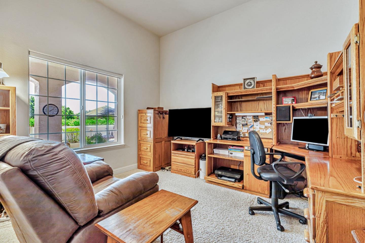 Hollister, California, 95023, United States, 5 Bedrooms Bedrooms, ,4 BathroomsBathrooms,Residential,Active,1904181