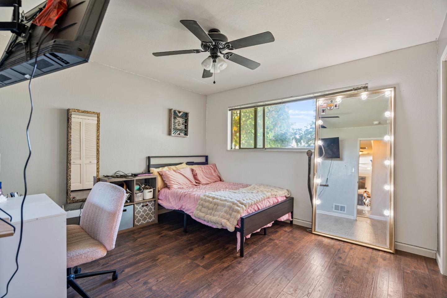 Hollister, California, 95023, United States, 4 Bedrooms Bedrooms, ,4 BathroomsBathrooms,Residential,Active,1943799