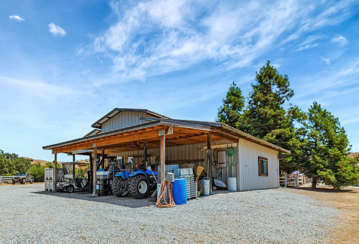 Hollister, California, 95023, United States, 5 Bedrooms Bedrooms, ,4 BathroomsBathrooms,Residential,Active,1904181