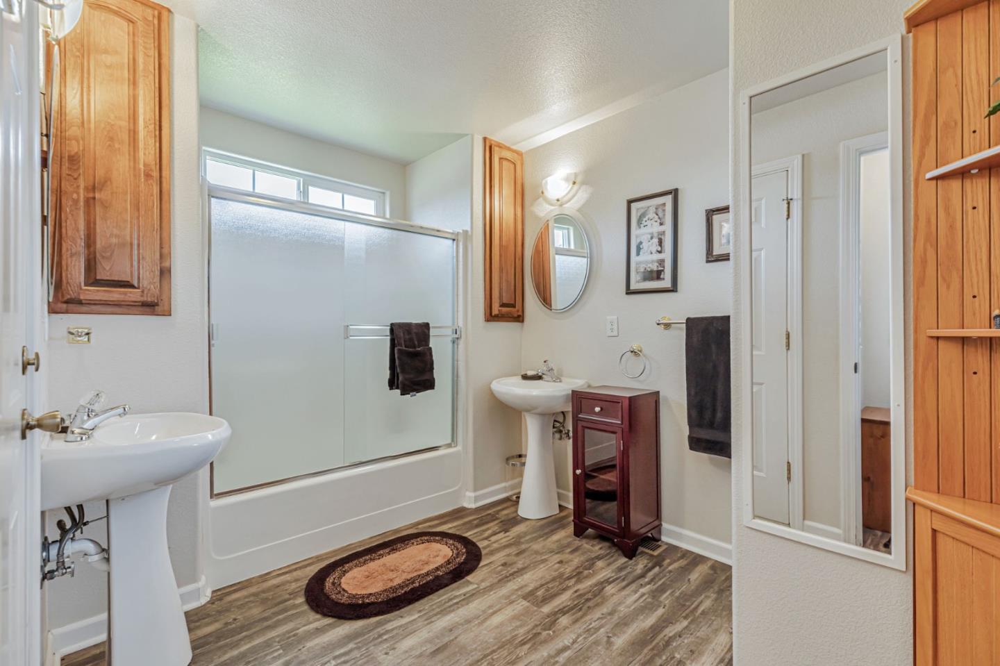 Hollister, California, 95023, United States, 5 Bedrooms Bedrooms, ,4 BathroomsBathrooms,Residential,Active,1904181