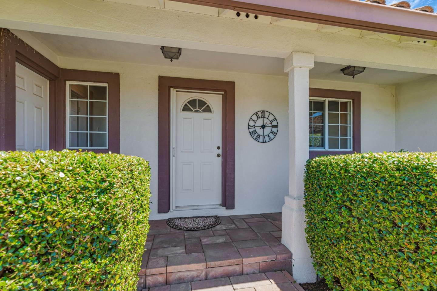 Hollister, California, 95023, United States, 5 Bedrooms Bedrooms, ,4 BathroomsBathrooms,Residential,Active,1904181