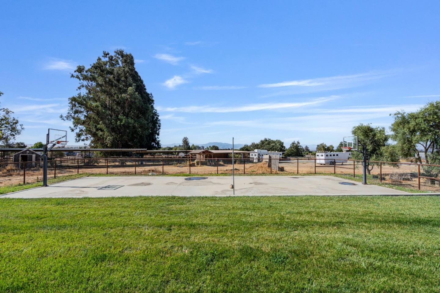 Hollister, California, 95023, United States, 4 Bedrooms Bedrooms, ,4 BathroomsBathrooms,Residential,Active,1943799