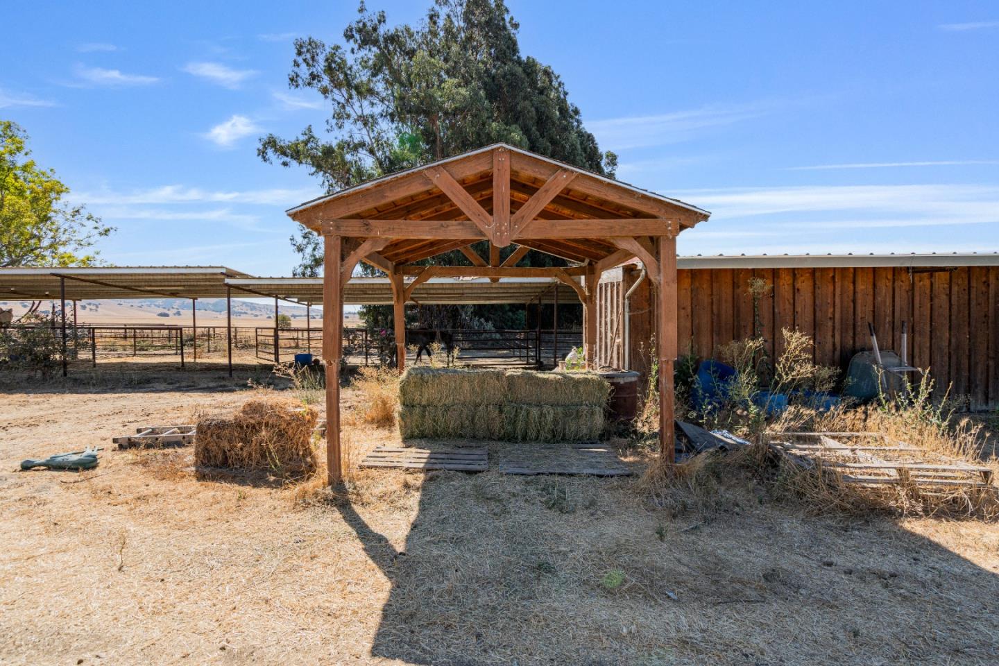 Hollister, California, 95023, United States, 4 Bedrooms Bedrooms, ,4 BathroomsBathrooms,Residential,Active,1943799