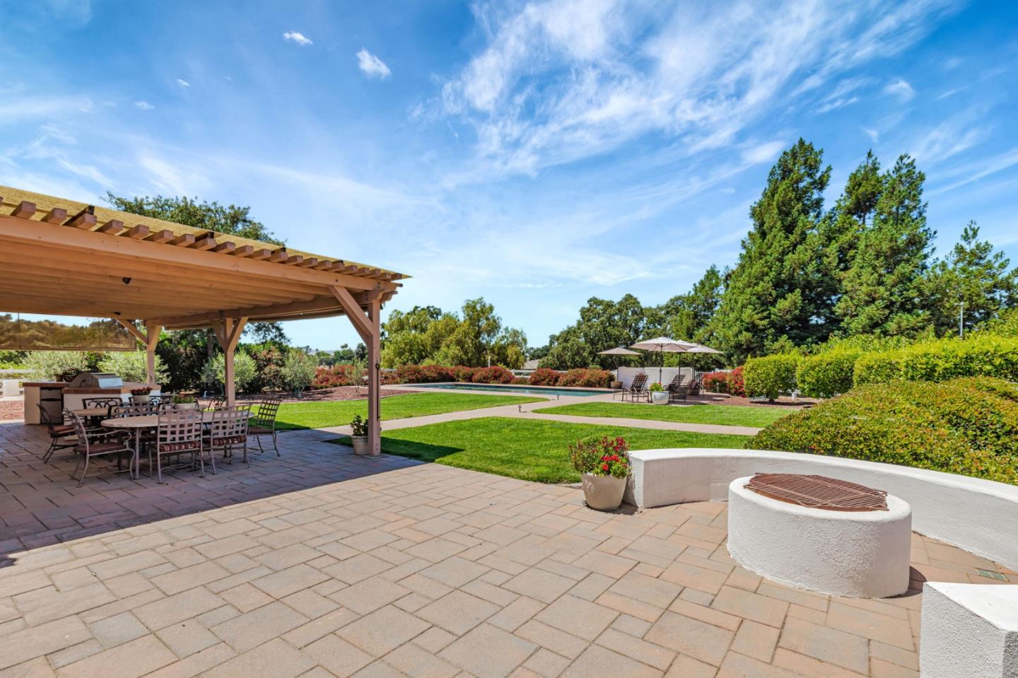 Hollister, California, 95023, United States, 5 Bedrooms Bedrooms, ,4 BathroomsBathrooms,Residential,Active,1904181
