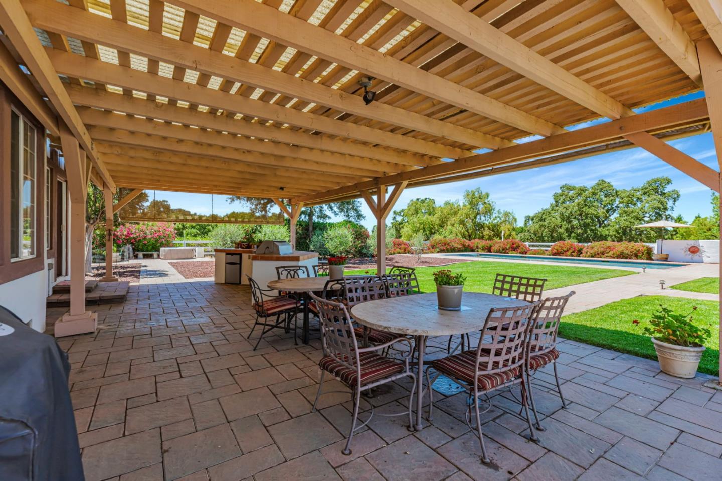Hollister, California, 95023, United States, 5 Bedrooms Bedrooms, ,4 BathroomsBathrooms,Residential,Active,1904181