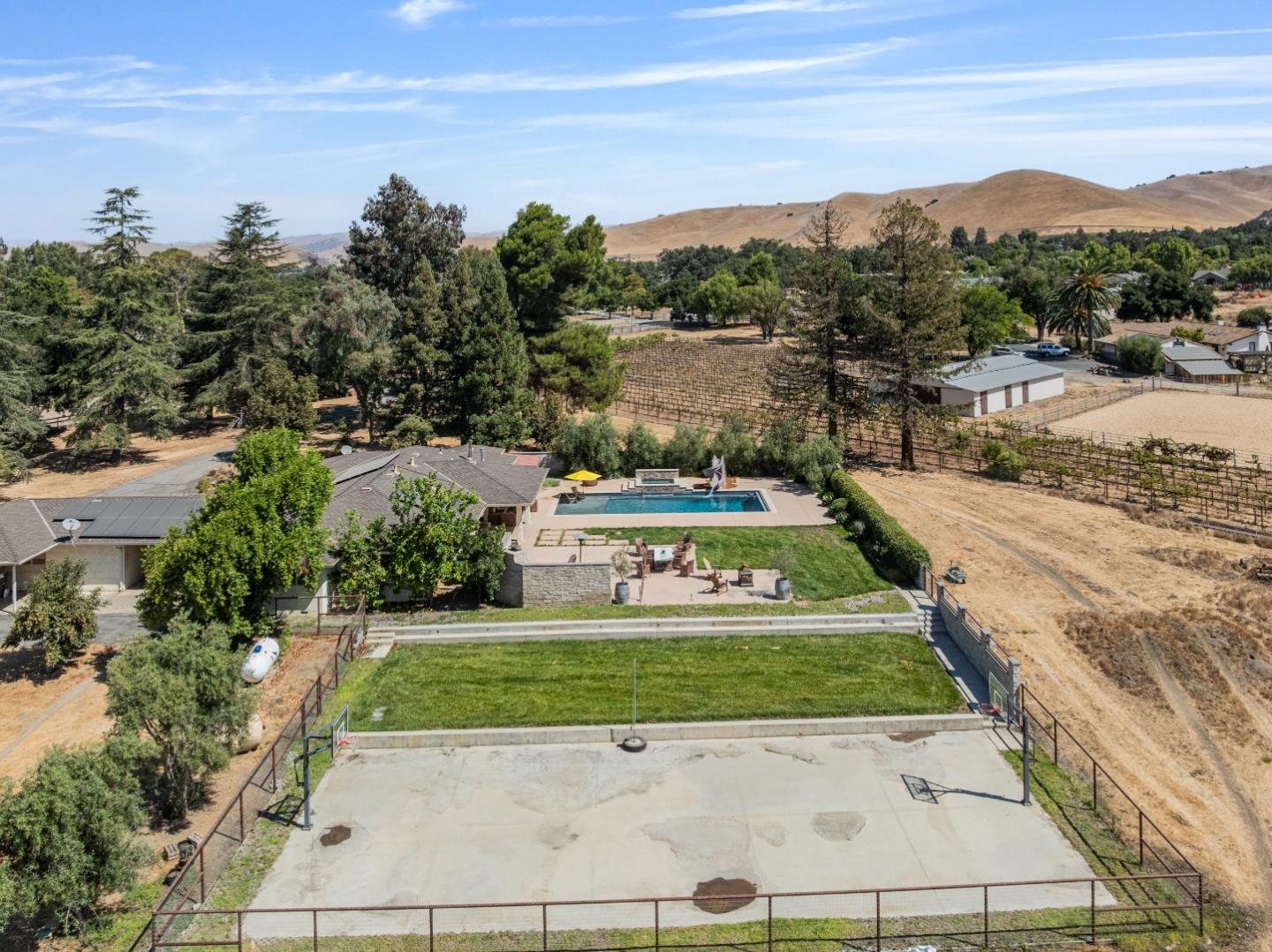 Hollister, California, 95023, United States, 4 Bedrooms Bedrooms, ,4 BathroomsBathrooms,Residential,Active,1943799