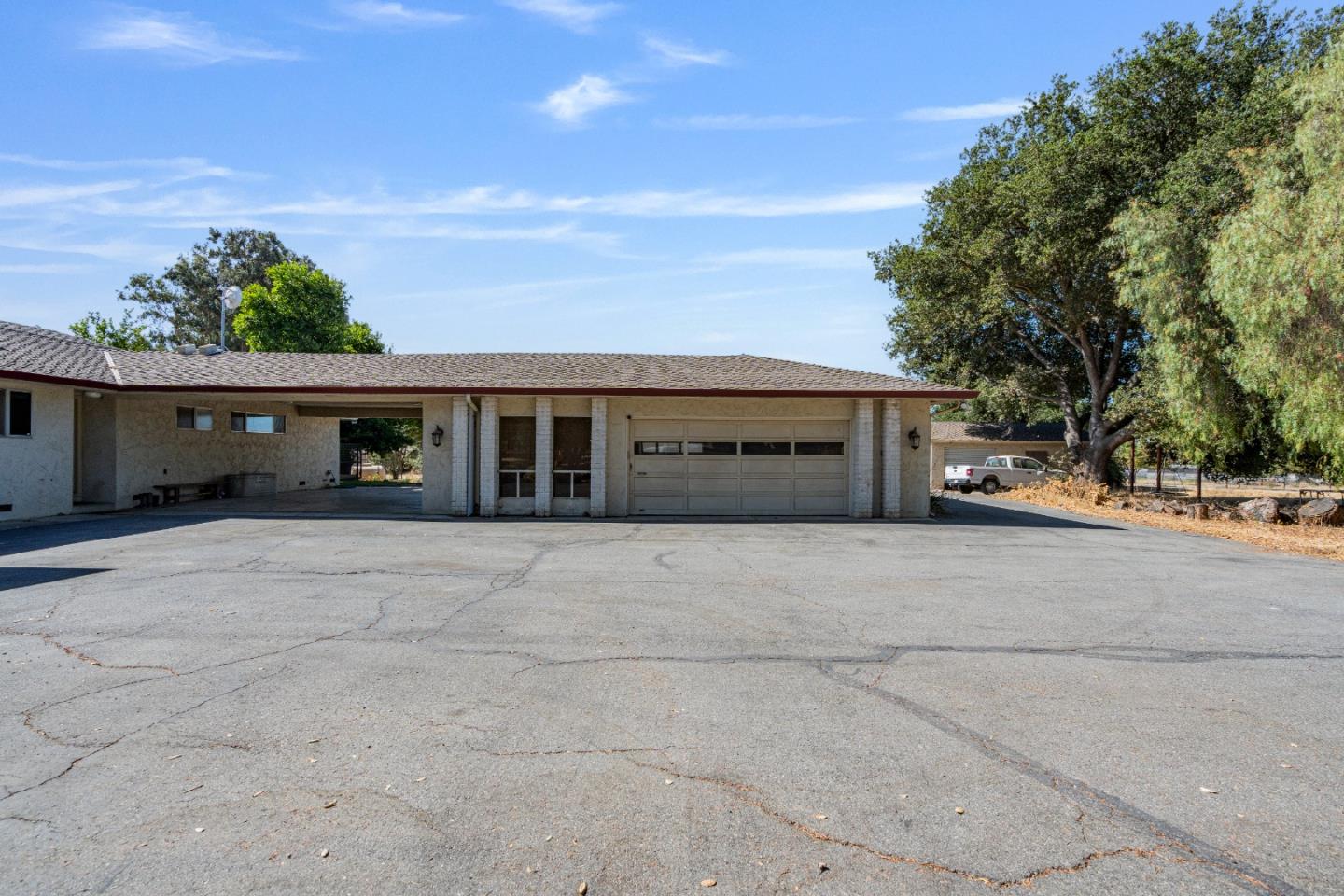 Hollister, California, 95023, United States, 4 Bedrooms Bedrooms, ,4 BathroomsBathrooms,Residential,Active,1943799