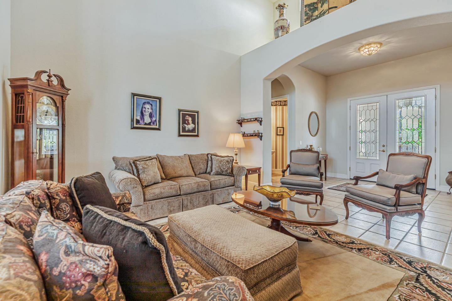 Hollister, California, 95023, United States, 5 Bedrooms Bedrooms, ,4 BathroomsBathrooms,Residential,Active,1904181