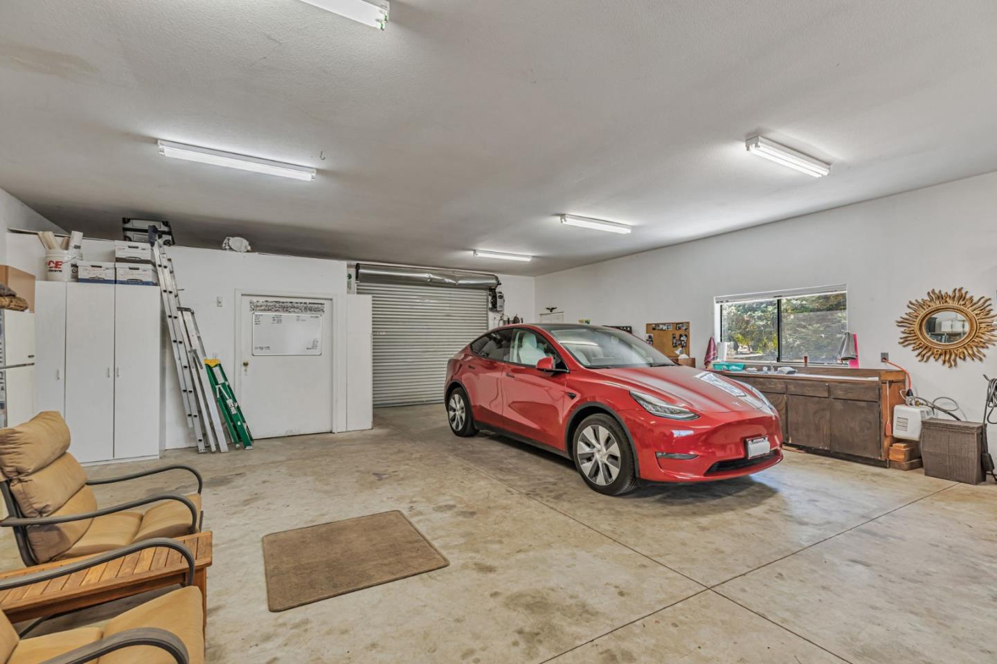 Hollister, California, 95023, United States, 5 Bedrooms Bedrooms, ,4 BathroomsBathrooms,Residential,Active,1904181