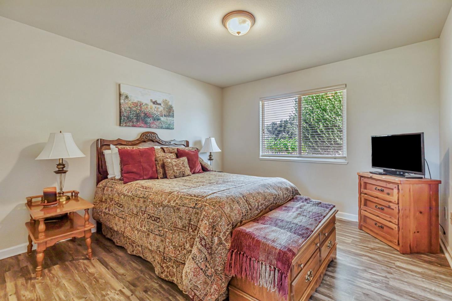Hollister, California, 95023, United States, 5 Bedrooms Bedrooms, ,4 BathroomsBathrooms,Residential,Active,1904181