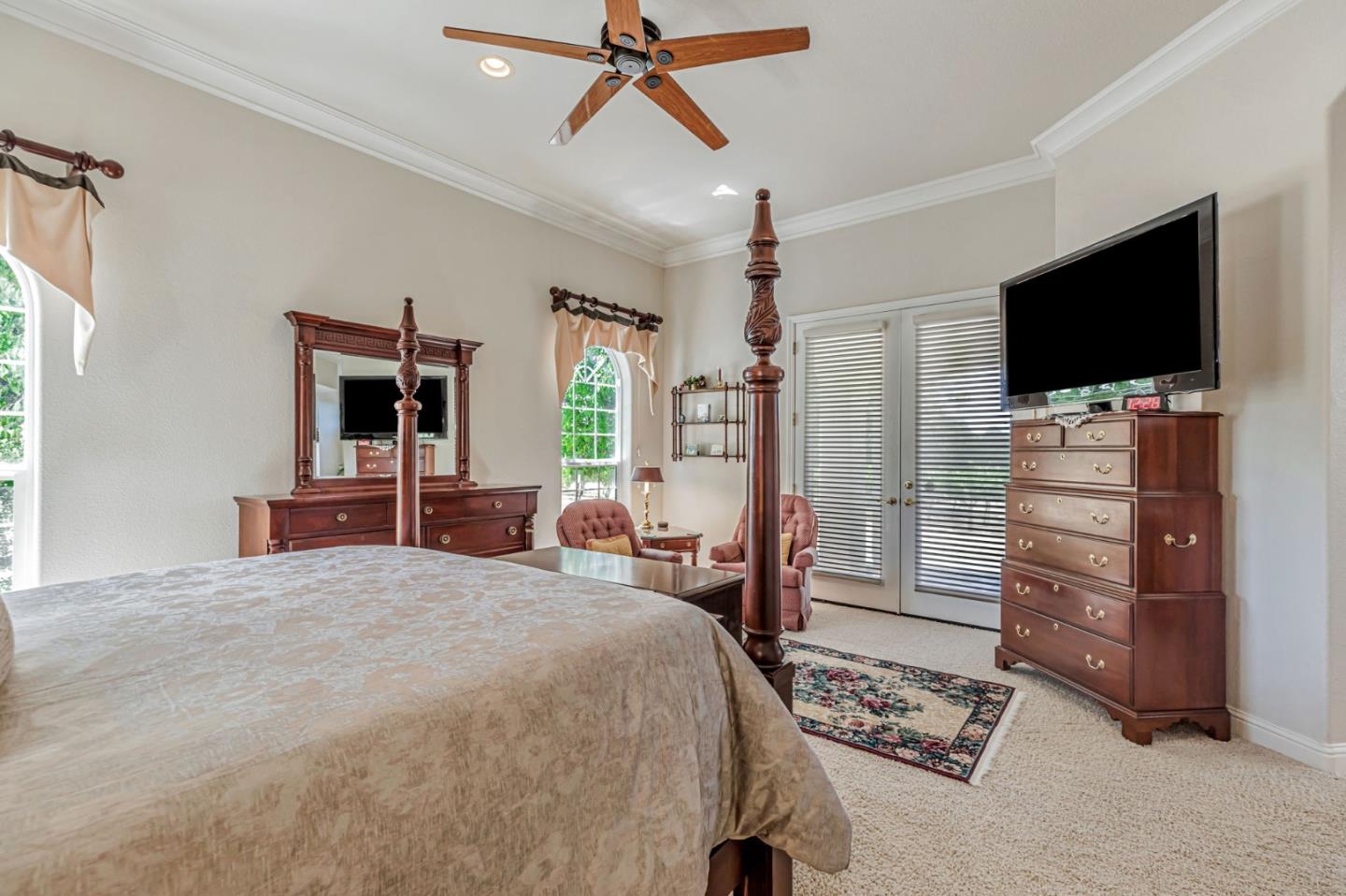 Hollister, California, 95023, United States, 5 Bedrooms Bedrooms, ,4 BathroomsBathrooms,Residential,Active,1904181