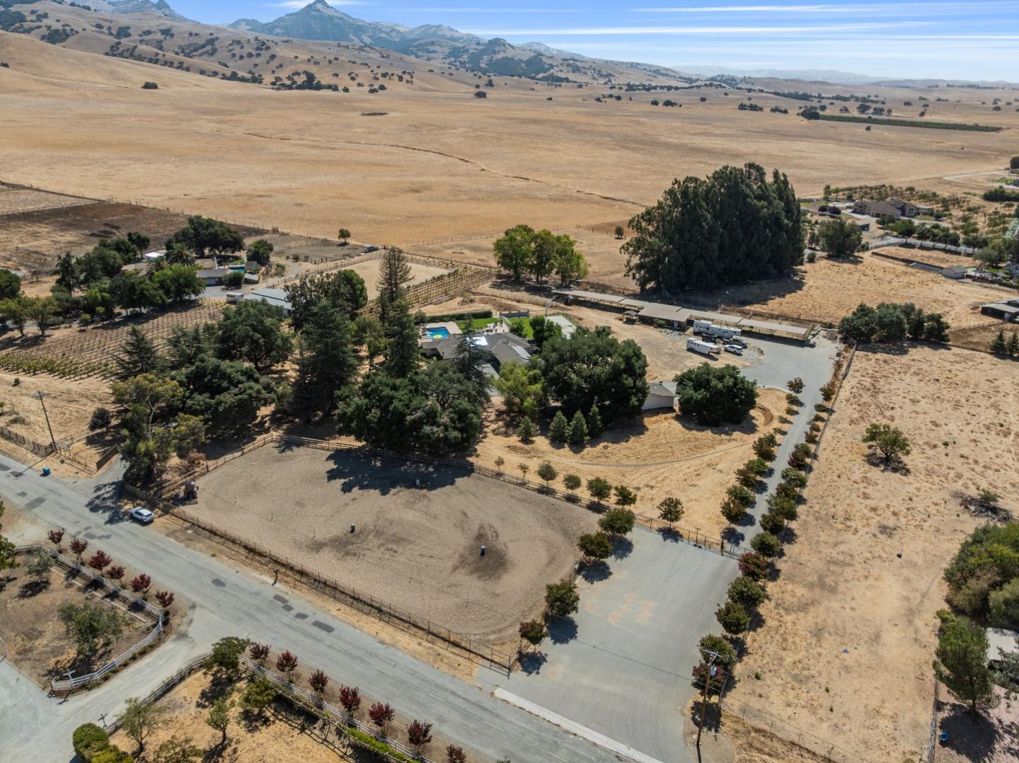 Hollister, California, 95023, United States, 4 Bedrooms Bedrooms, ,4 BathroomsBathrooms,Residential,Active,1943799