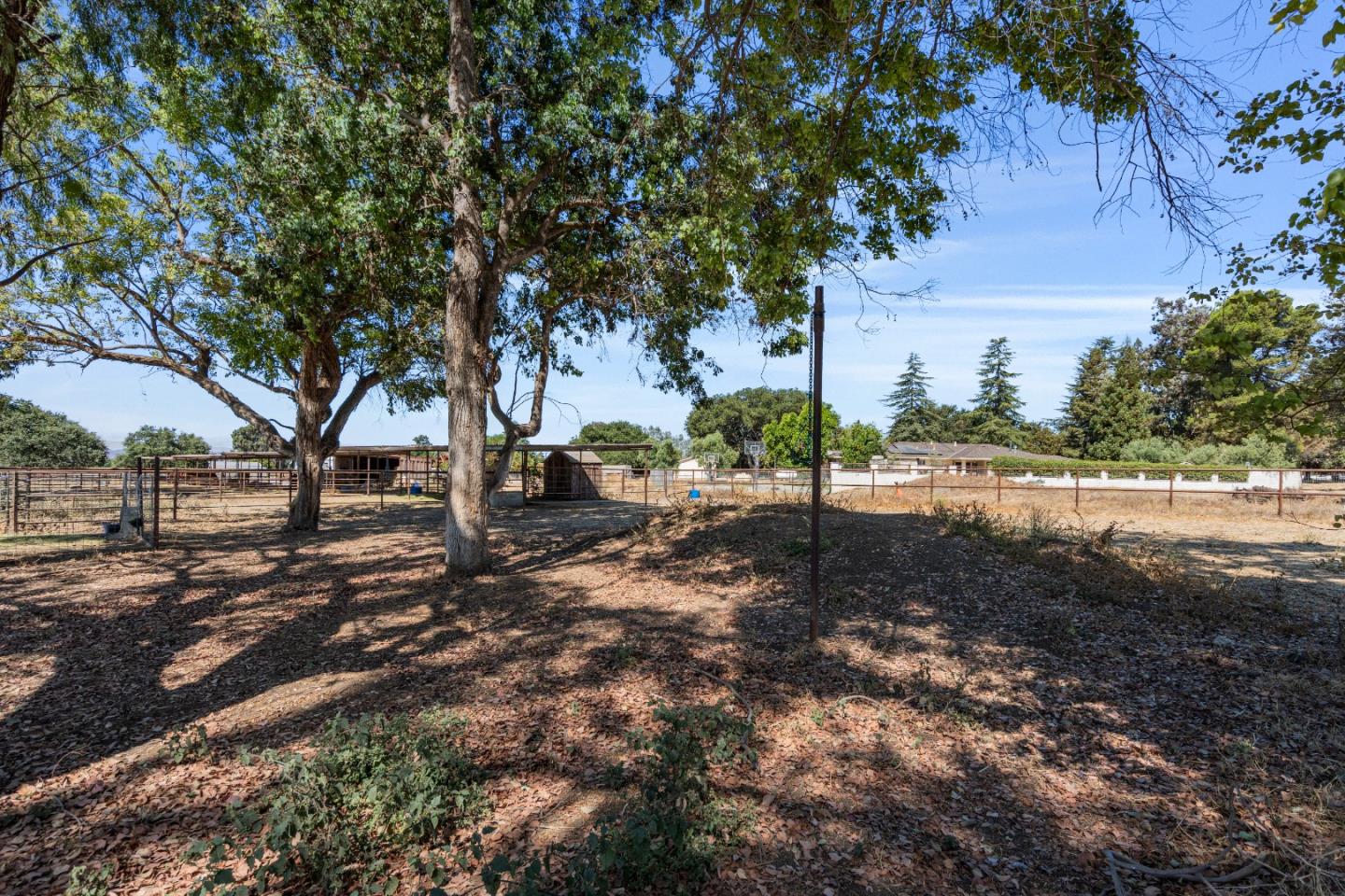 Hollister, California, 95023, United States, 4 Bedrooms Bedrooms, ,4 BathroomsBathrooms,Residential,Active,1943799