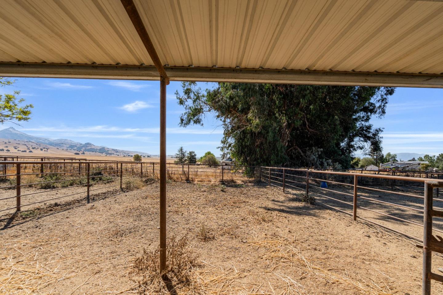 Hollister, California, 95023, United States, 4 Bedrooms Bedrooms, ,4 BathroomsBathrooms,Residential,Active,1943799