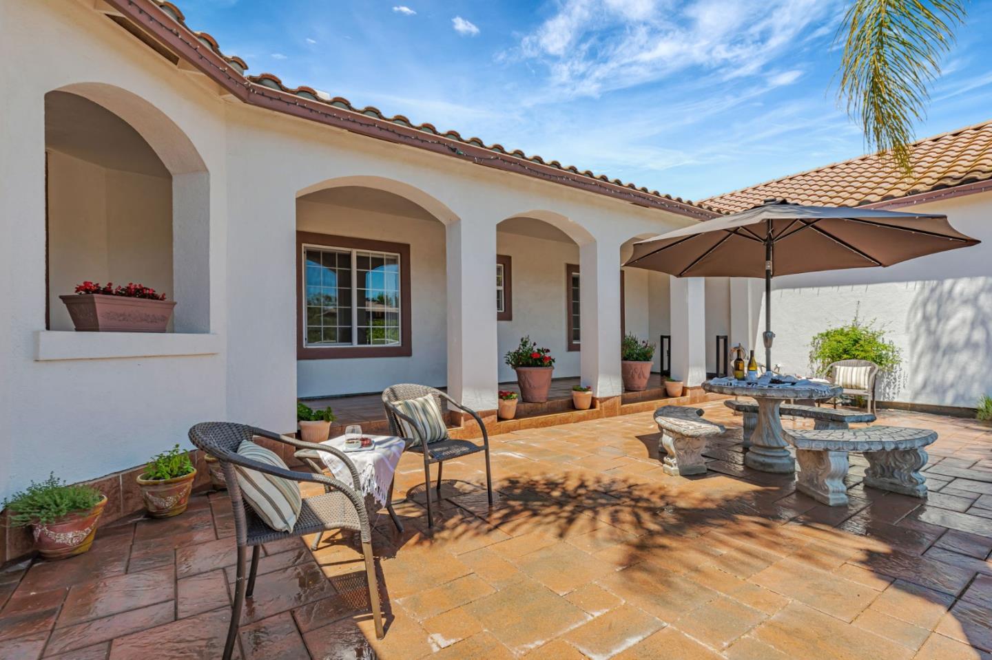 Hollister, California, 95023, United States, 5 Bedrooms Bedrooms, ,4 BathroomsBathrooms,Residential,Active,1904181