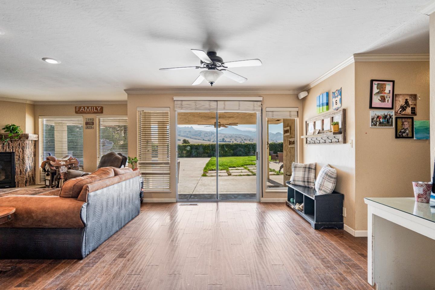 Hollister, California, 95023, United States, 4 Bedrooms Bedrooms, ,4 BathroomsBathrooms,Residential,Active,1943799