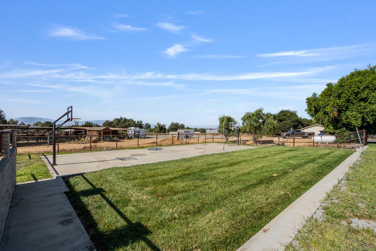 Hollister, California, 95023, United States, 4 Bedrooms Bedrooms, ,4 BathroomsBathrooms,Residential,Active,1943799