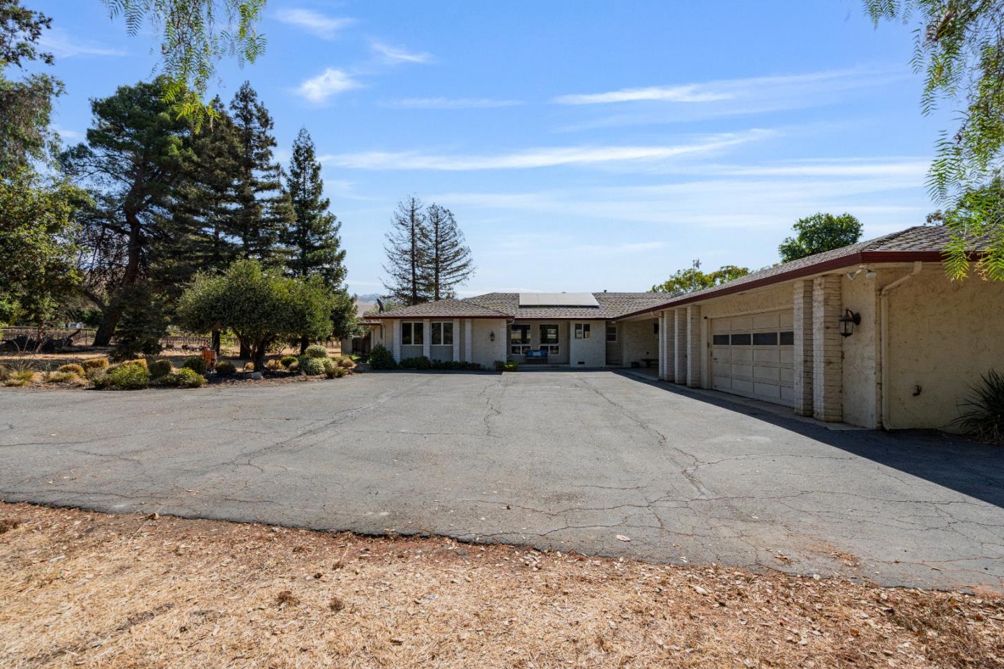 Hollister, California, 95023, United States, 4 Bedrooms Bedrooms, ,4 BathroomsBathrooms,Residential,Active,1943799