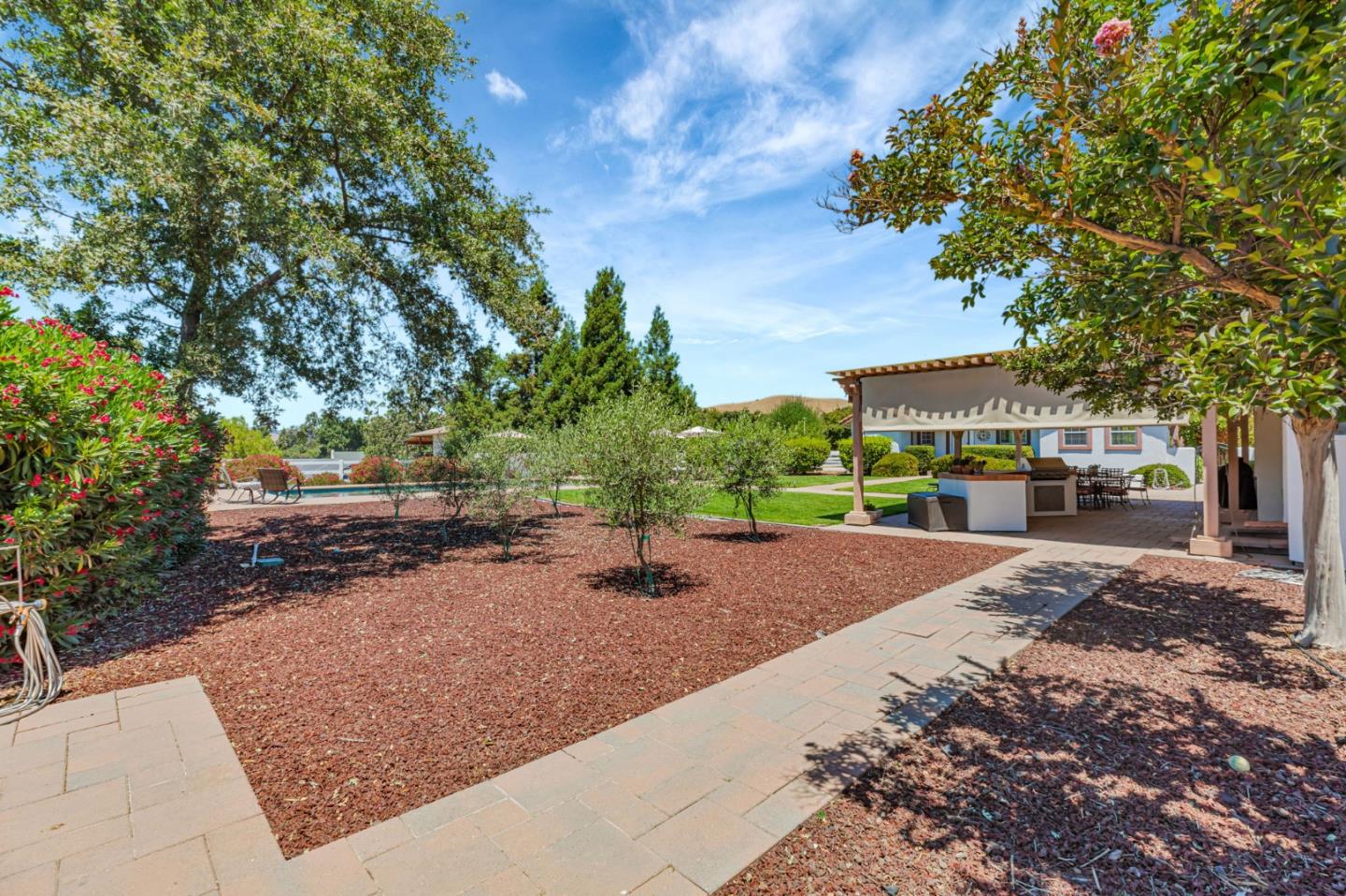 Hollister, California, 95023, United States, 5 Bedrooms Bedrooms, ,4 BathroomsBathrooms,Residential,Active,1904181