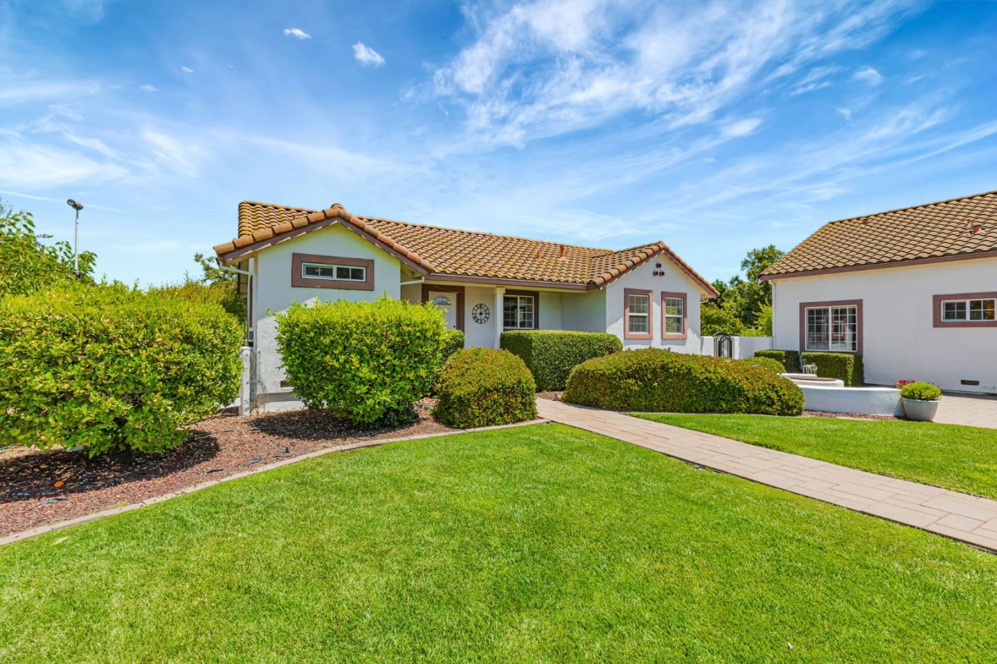 Hollister, California, 95023, United States, 5 Bedrooms Bedrooms, ,4 BathroomsBathrooms,Residential,Active,1904181