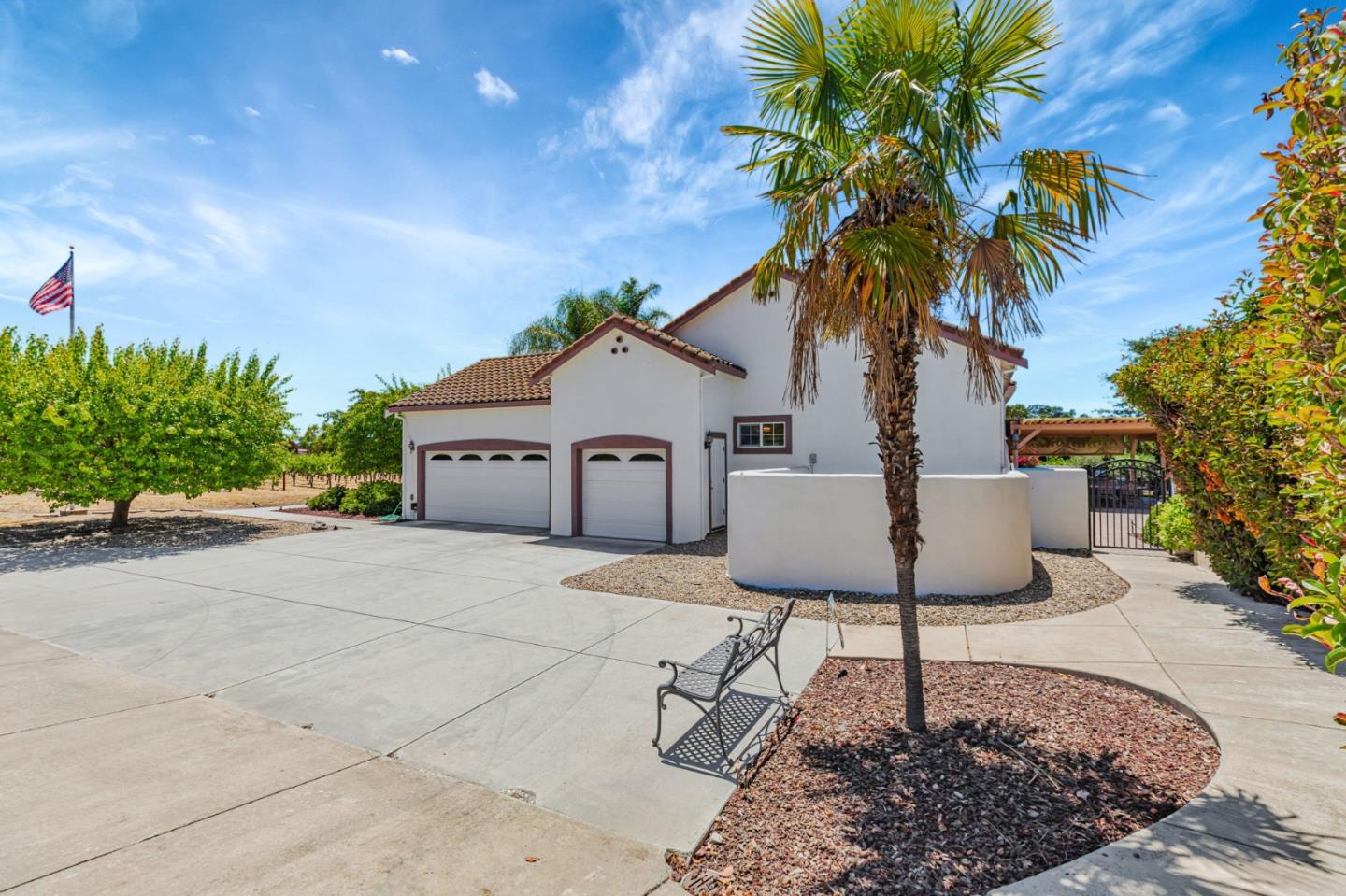 Hollister, California, 95023, United States, 5 Bedrooms Bedrooms, ,4 BathroomsBathrooms,Residential,Active,1904181
