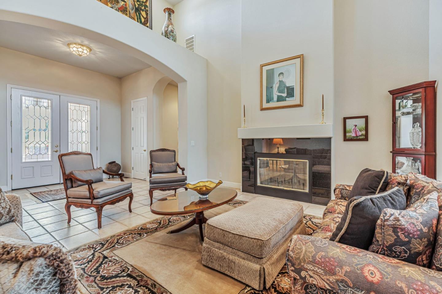 Hollister, California, 95023, United States, 5 Bedrooms Bedrooms, ,4 BathroomsBathrooms,Residential,Active,1904181