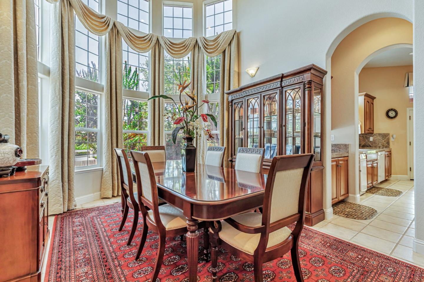 Hollister, California, 95023, United States, 5 Bedrooms Bedrooms, ,4 BathroomsBathrooms,Residential,Active,1904181
