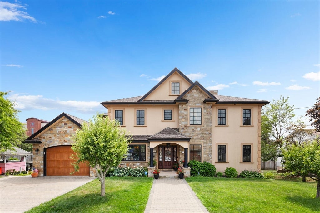 Revere, Massachusetts, 02151, United States, 5 Bedrooms Bedrooms, ,4 BathroomsBathrooms,Residential,Active,1927654