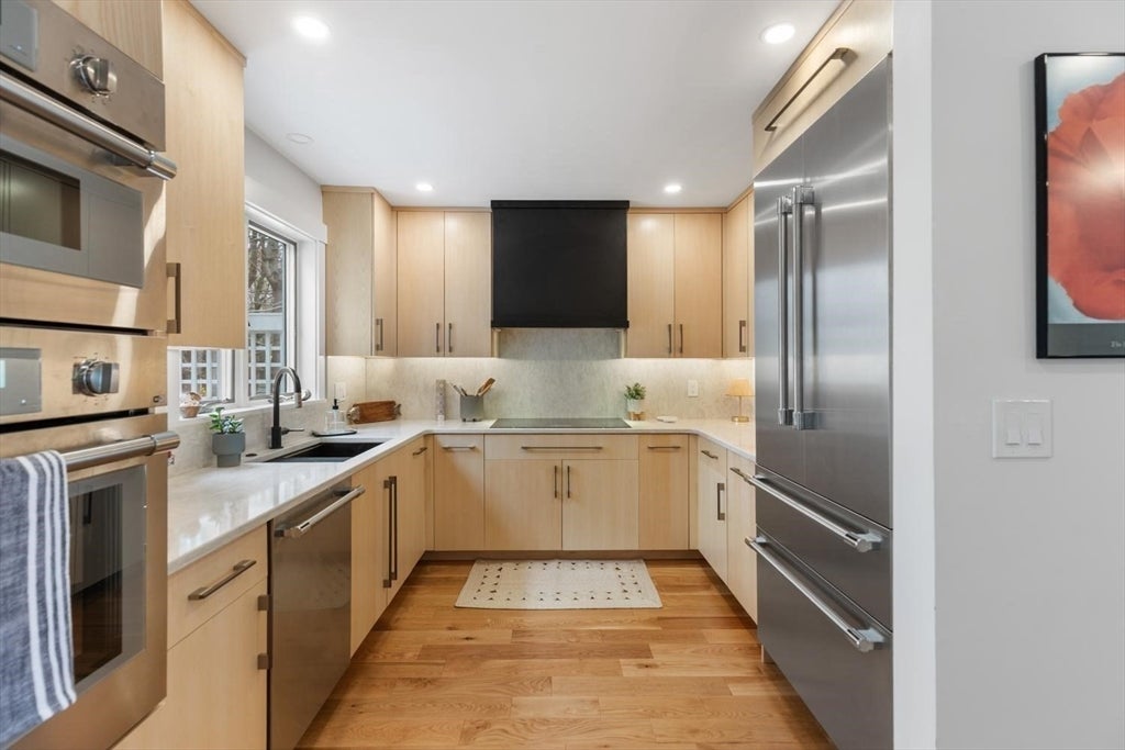 Gloucester, Massachusetts, 01930, United States, 2 Bedrooms Bedrooms, ,3 BathroomsBathrooms,Residential,Active,2043789